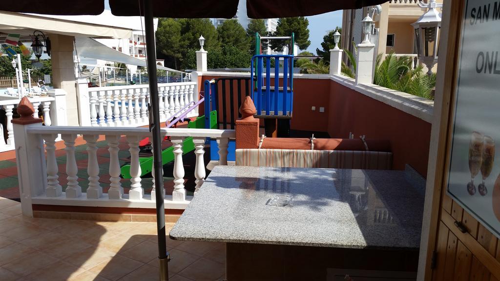 Apartamentos Vista Al Puerto Sant Antoni de Portmany Oda fotoğraf